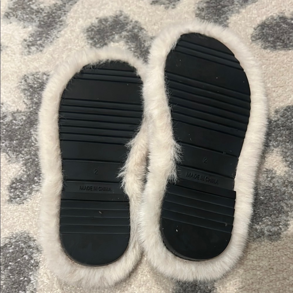Cream and Gold Plush Slippers with Chain Accent - Picture 3 of 3